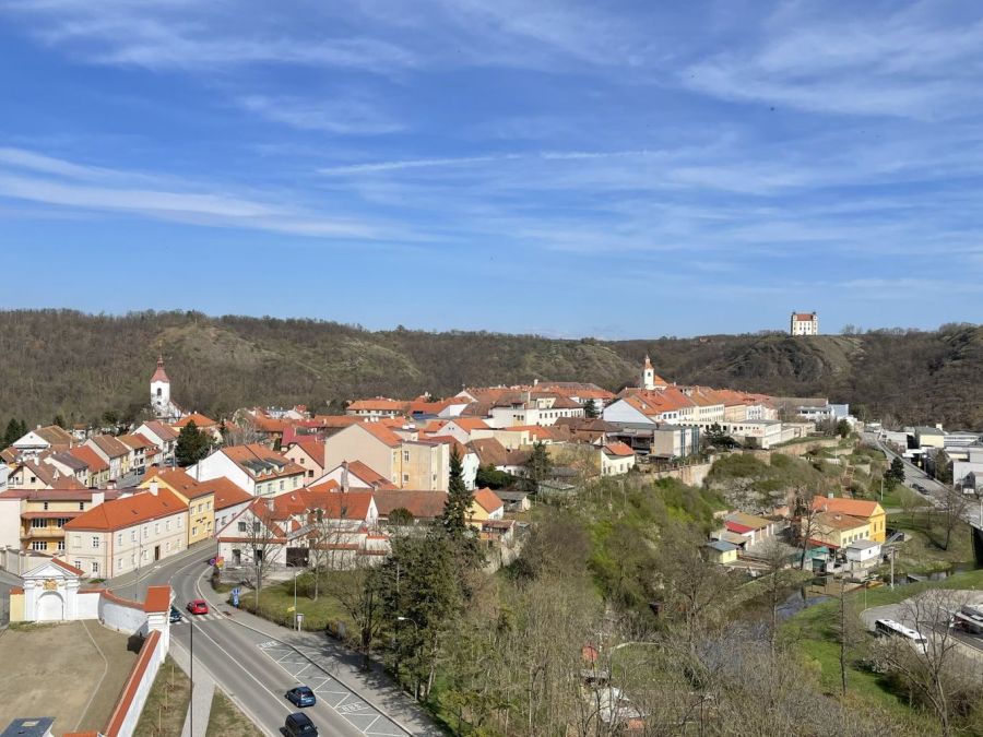 Pohled z věže moravskokrumlovského zámku